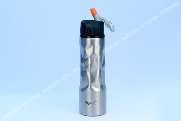 <transcy>कबूतर स्टेनलेस स्टील की पानी की बोतल ज़िग ज़ैग सिपर 700 मिली</transcy>
